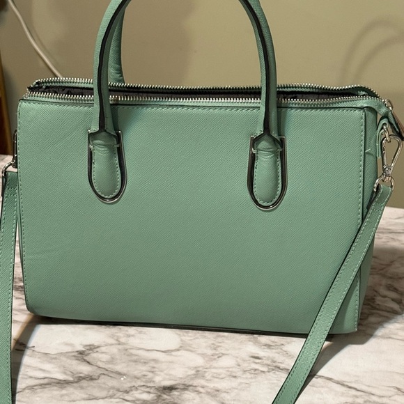 Chic Green Satchel with Structured Design and Dual Handles - Picture 9 of 9